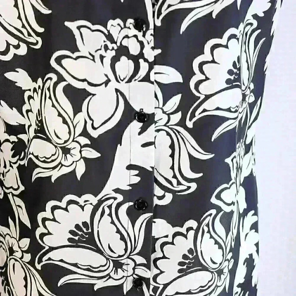 Talbots Size 8 100% silk black/white sleeveless back button blouse - Picture 8 of 11